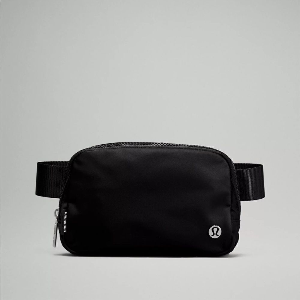 NWT Lululemon Everywhere Belt Bag Black